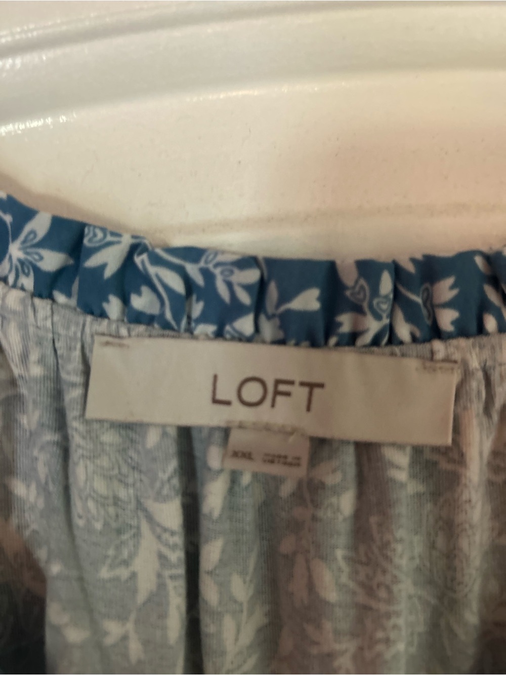 LOFT Blue and White Floral V-Neck Sleeveless Blouse - Picture 2 of 8